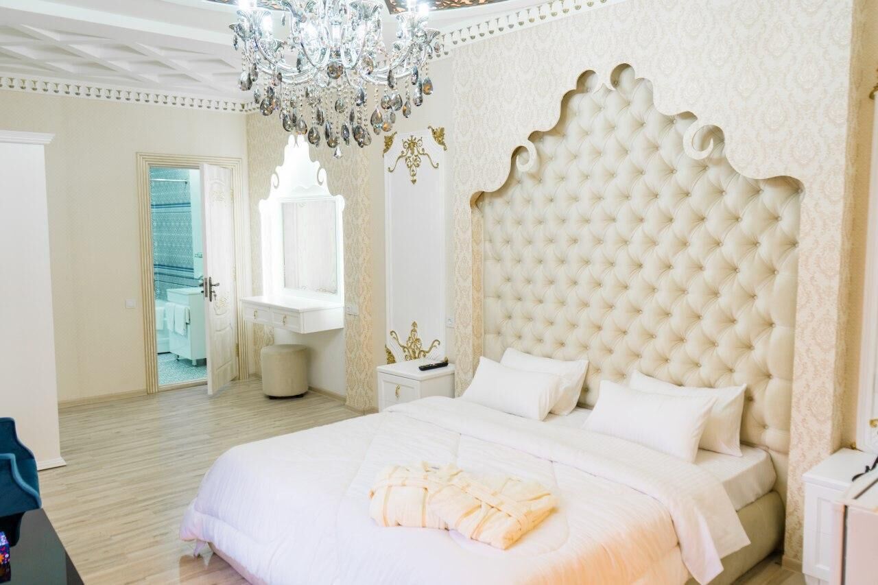 豪華雙人房 | 客房內保險箱、書桌、筆電工作空間、免費無線上網