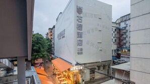 A hotel building with signage indicating it is the Shi Li Hotel. - Pomegranate Hotel (Guangzhou Baima Garment City Railway Station Subway Station Branch) (Guangzhou)