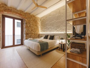3 habitaciones, tabla de planchar con plancha, internet y ropa de cama 