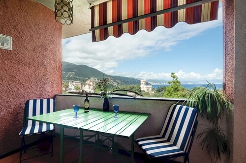 [Spacious +sea view with garden]