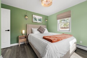 2 bedrooms, travel crib, free WiFi, bed sheets