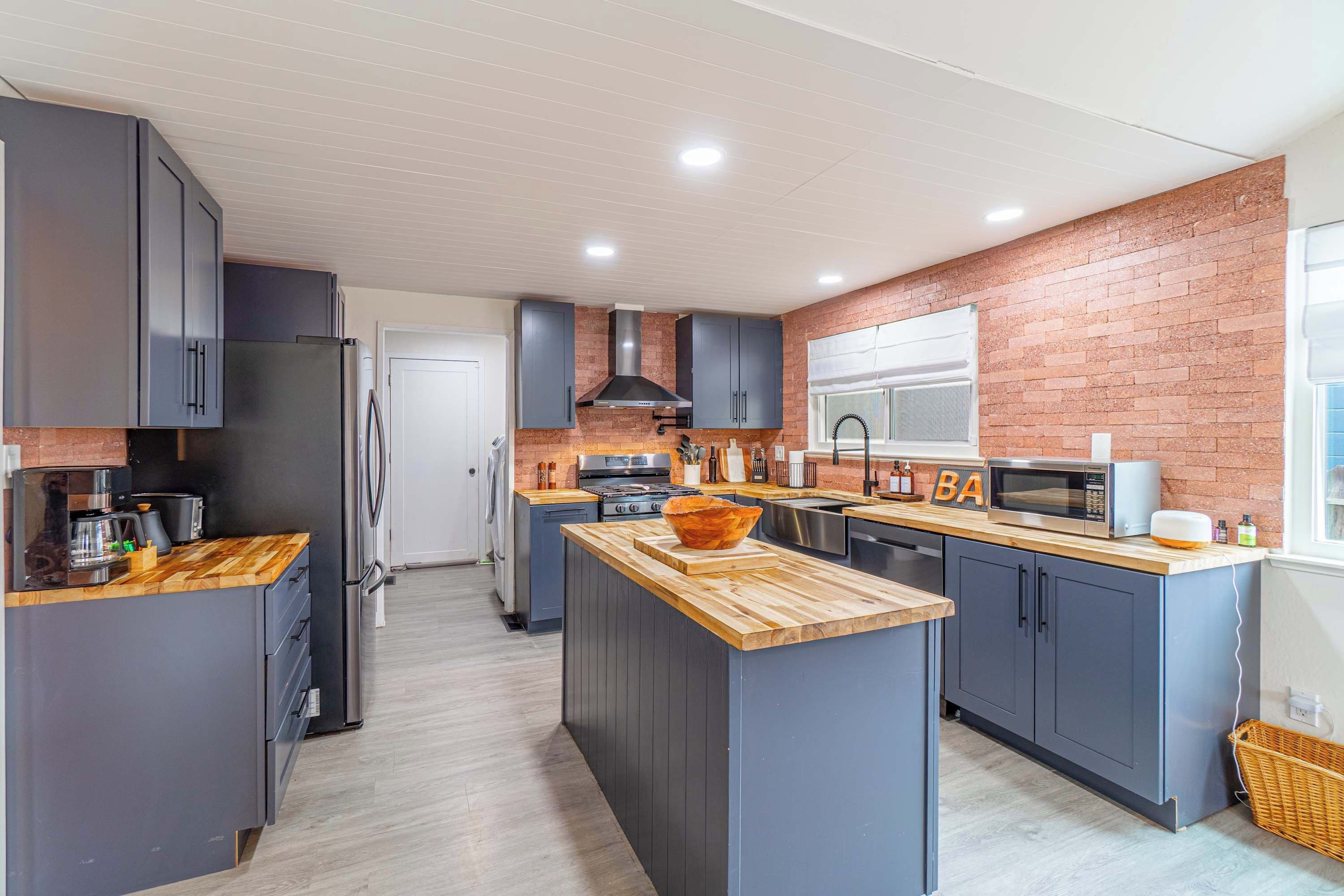 House, Multiple Beds, Patio, Garden View (Pinewood) | Private kitchen | Fridge, microwave, oven, stovetop