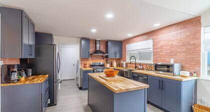 Cozy Family Haven in Sparks - Pet Friendly - Fenced Yard