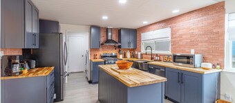 コージー ファミリー ヘイブン イン スパークス - ペット フレンドリー - フェンスド ヤード