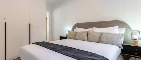 3 bedrooms, desk, iron/ironing board, WiFi