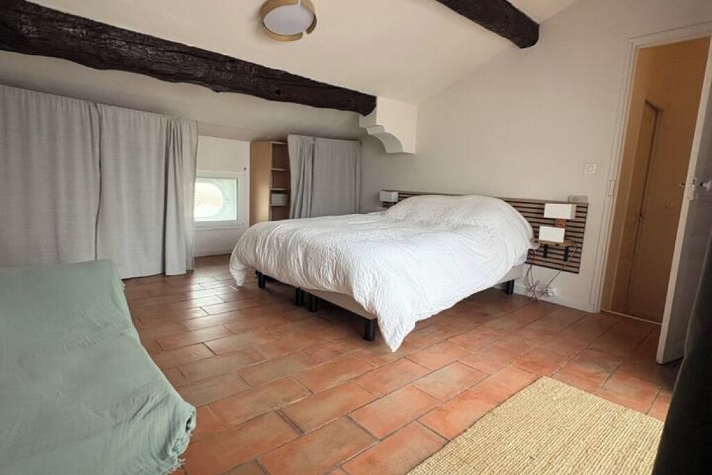 3 makuuhuonetta, silitysrauta/-lauta, Wi-Fi, vuodevaatteet