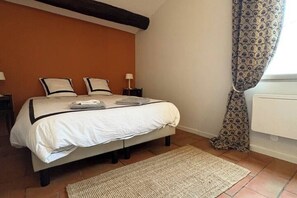3 bedrooms, iron/ironing board, WiFi, bed sheets - Freshly renovated winegrower's house in the heart of the village (Pomérols)