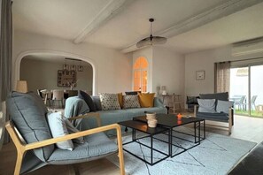 Living area - Freshly renovated winegrower's house in the heart of the village (Pomérols)