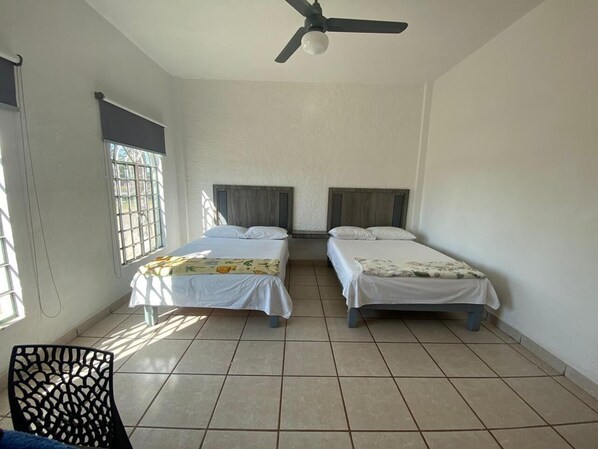 1 chambre, fer et planche à repasser, Wi-Fi, draps fournis