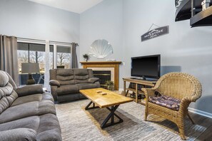 TV, fireplace, DVD player, offices - Fairway Haven, For 9! (Branson)