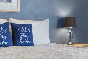 4 habitaciones, tabla de planchar con plancha, cuna de viaje y wifi 