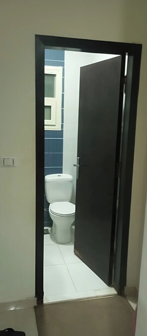 Shower, jetted bath, eco-friendly toiletries, hair dryer