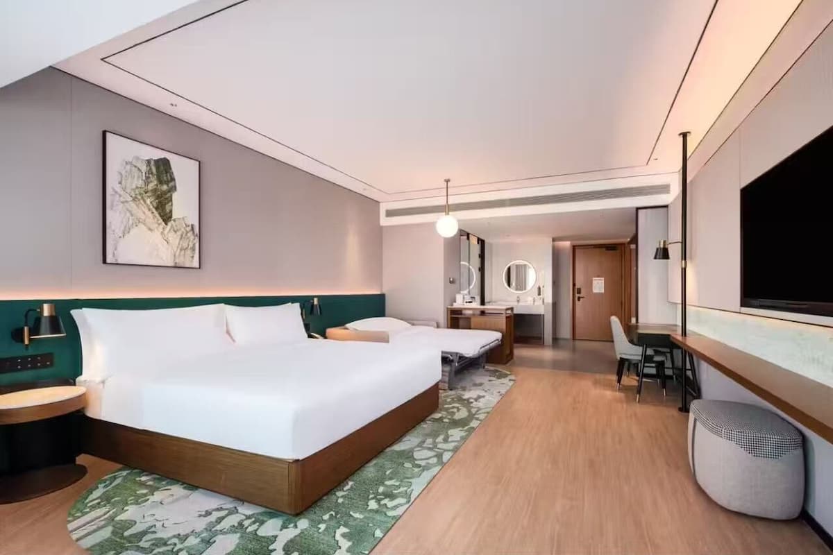 Deluxe Room, 1 King Bed with Sofa bed | Premium bedding, desk, soundproofing, iron/ironing board (on request)