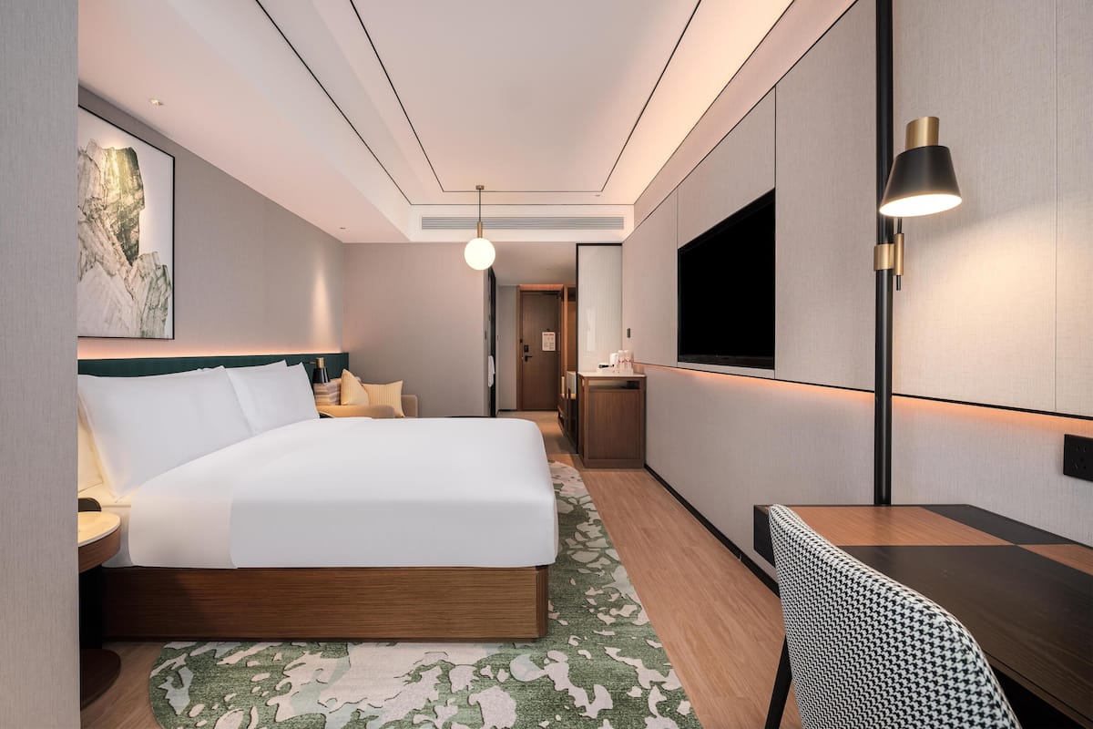 Room, 1 King Bed | Premium bedding, desk, soundproofing, iron/ironing board (on request)