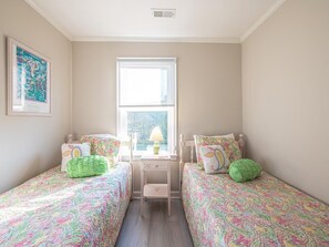 4 bedrooms, iron/ironing board, bed sheets