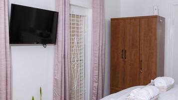 1 slaapkamer, een strijkplank/strijkijzer, wifi, beddengoed