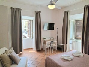 1 chambre, fer et planche à repasser, Wi-Fi, literie fournie
