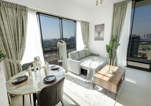 Luxury Brand New 1 BR Apartment with open view - 10 minutes to Dubai Marina