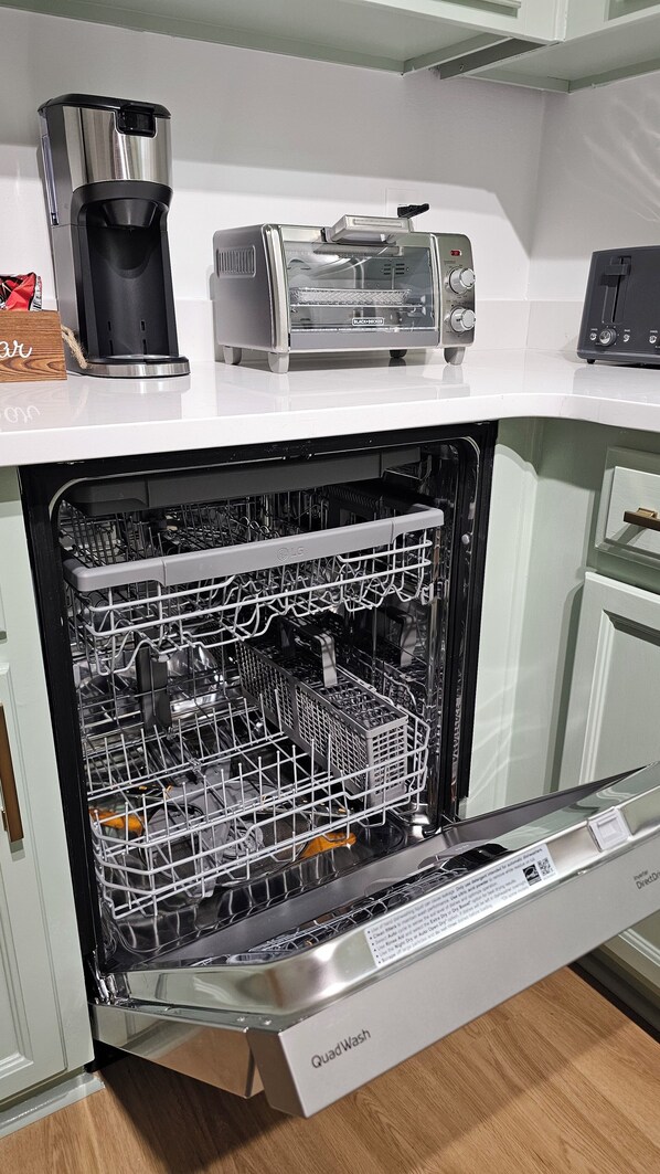 Interior - Pet Friendly Townside Retreat near Lakepoint (Cartersville)