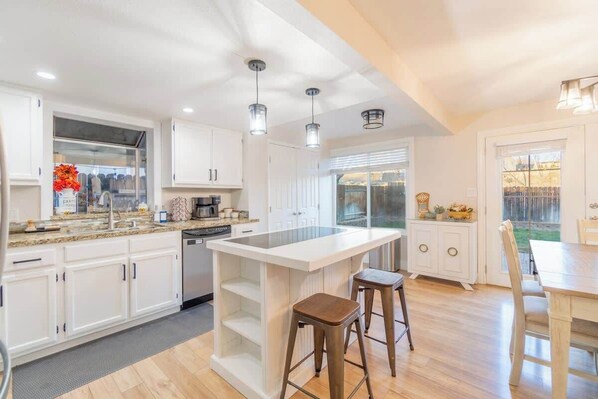 House, Multiple Beds, Patio, Mountain View (Enchanted) | Private kitchen