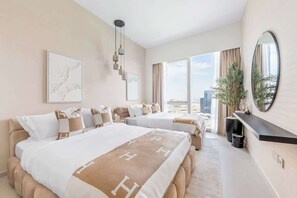 2 bedrooms, iron/ironing board, travel crib, WiFi - Hermes-Style | Burj Khalifa View & Infinity Pool (Dubai)