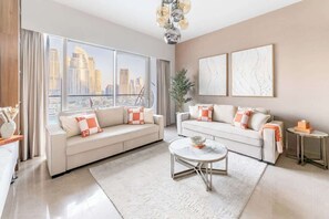 TV, offices - Hermes-Style | Burj Khalifa View & Infinity Pool (Dubai)