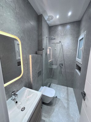 تجهيزات دش، مجففات شعر، مناشف، صابون