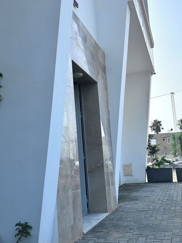 تفاصيل الفندق من الخارج