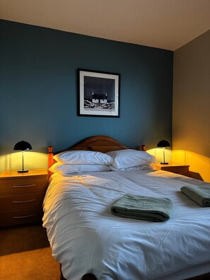 2 slaapkamers, een strijkplank/strijkijzer, wifi, beddengoed