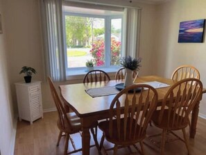 Dining - Remodeled 3bdr home near lake, parks & BTV (Colchester)