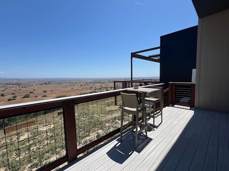 Property grounds. Phoenix Rising Villa King Suite