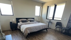 واي فاي مجانًا وملاءات أسرّة