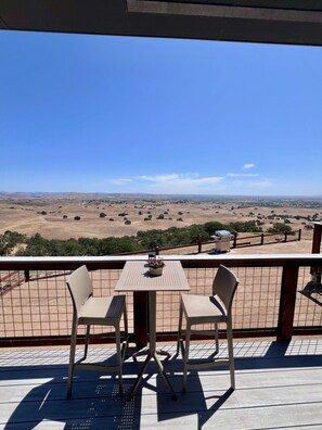 Outdoor dining - Phoenix Rising Villa Sauret Ste (Paso Robles)