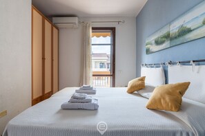 3 bedrooms, travel crib, WiFi, bed sheets - Casa Daniela - Pula Dream (Pula)