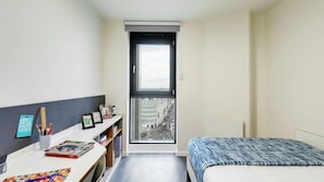 Blackout drapes, free WiFi - New Bridewell (Bristol)