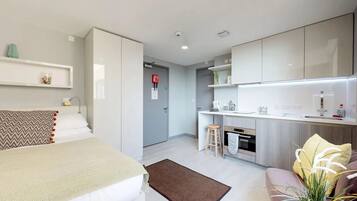 Studio, Non Smoking | Blackout curtains, free WiFi