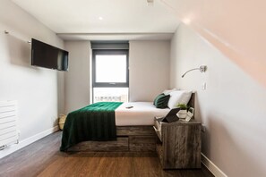 Blackout curtains, free WiFi - Student Only Queen'S Court (Reading)