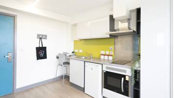 Studio, Non Smoking | Private kitchen