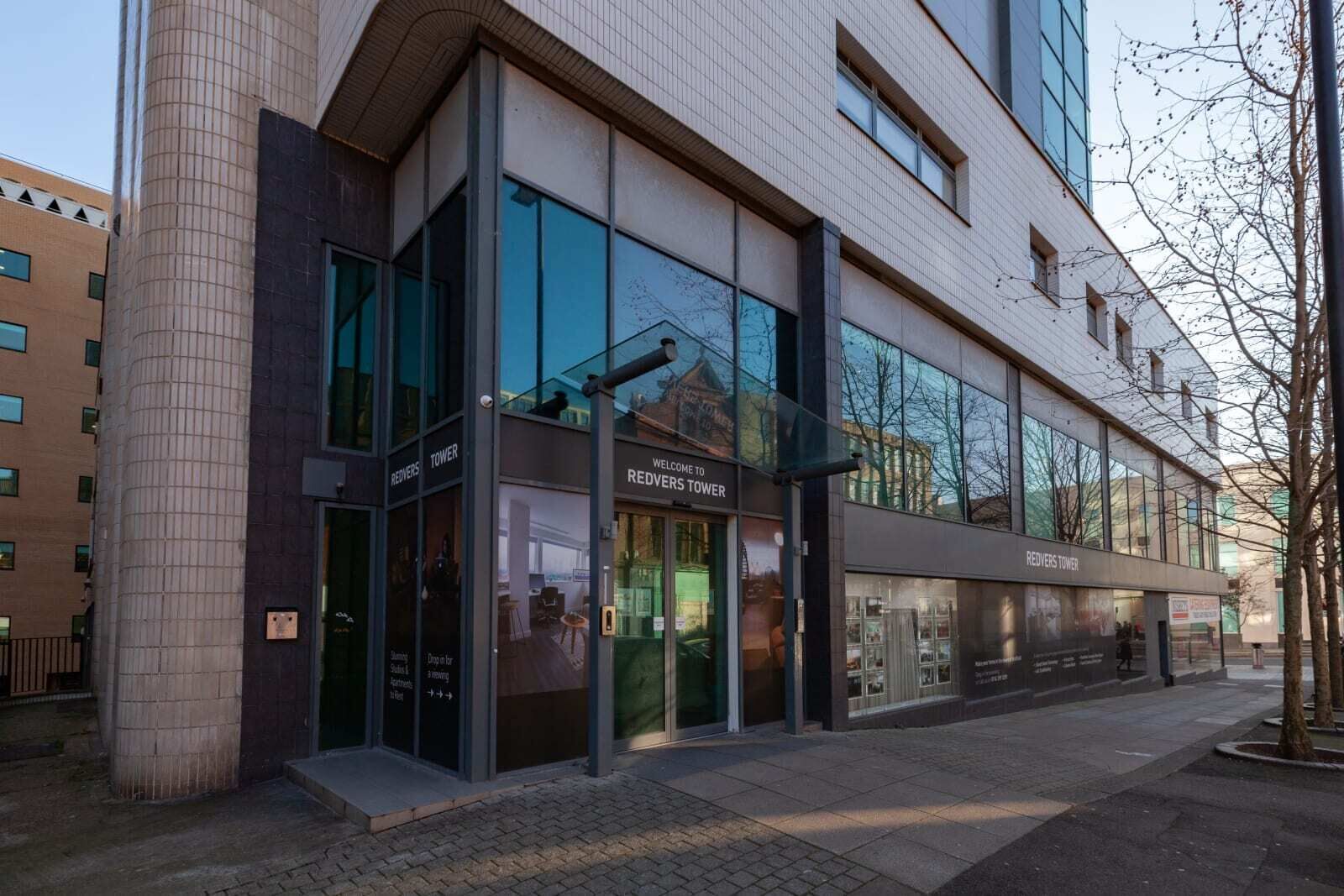 Fachada de la propiedad