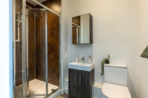 Bathroom - For Students Only Redvers Towers Sheffield (Sheffield)