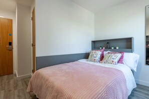 Single Room, Non Smoking | Desk, laptop workspace, blackout curtains, free WiFi - Student Only Oldway Centre (Swansea)