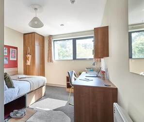 Chambre Double, non-fumeurs | Rideaux occultants, fer et planche à repasser, Wi-Fi gratuit