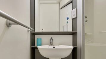 Double Room, Non Smoking | Bathroom