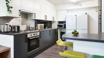 Double Room, Non Smoking | Shared kitchen