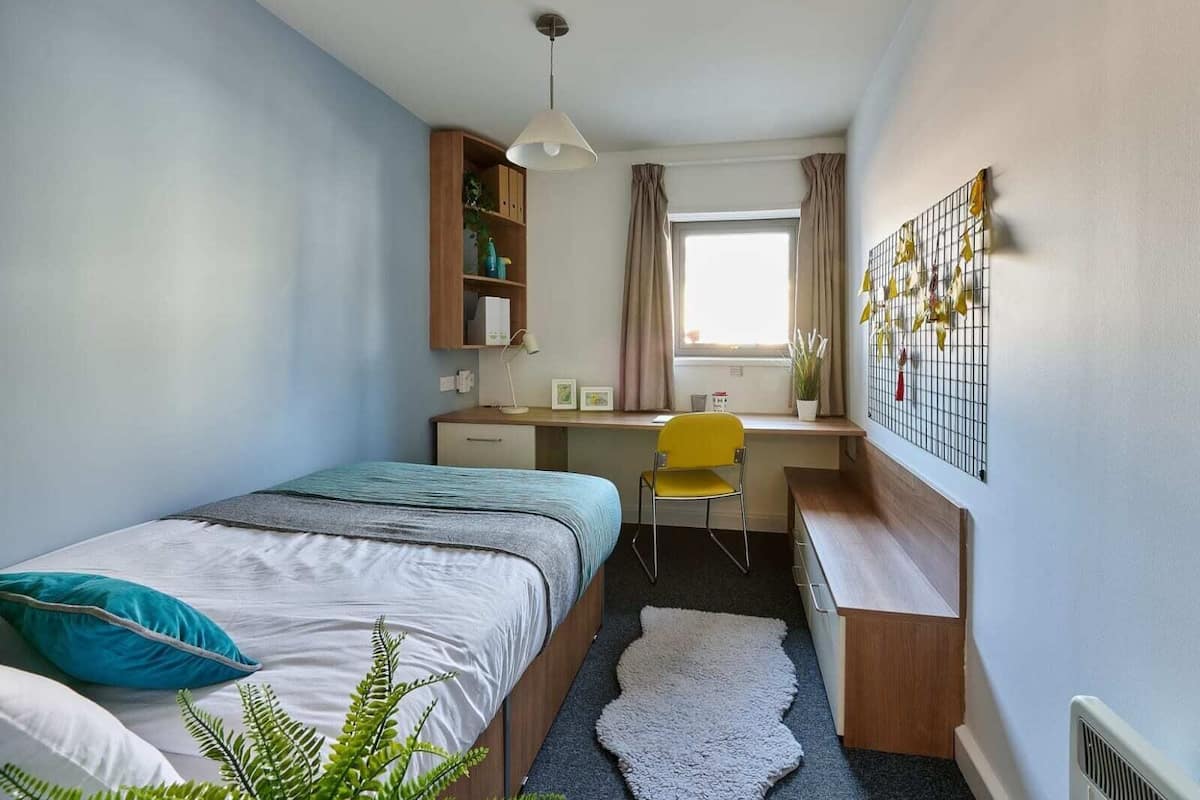 Blackout curtains, iron/ironing board, free WiFi