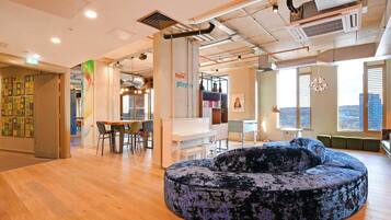 Sala de estar en el lobby