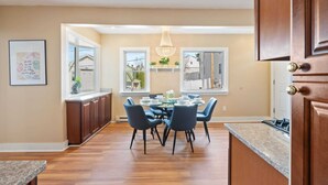 A kitchen with wooden cabinets, a granite countertop, and a dining area with a round table and chairs. - The Niche: A cozy perfection!
Newly Renovated Family Friendly! Near Boston (Medford)