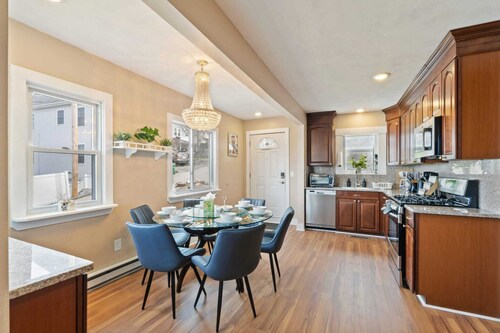 The Niche: A cozy perfection!
Newly Renovated Family Friendly! Near Boston