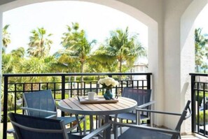 Outdoor dining - 2 Bedroom Villa (Palm Beach Shores)