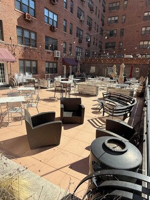 Outdoor dining - The Blue Jay (Baltimore)